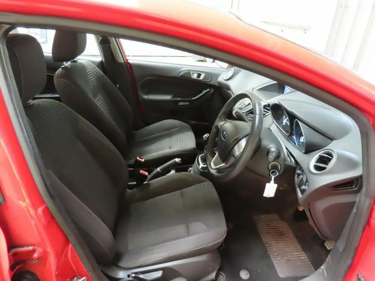 2015-ford-fiesta-10t-zetec-100ps-ecoboost-ss-5d-big-9