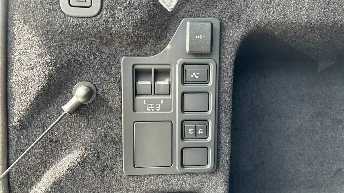 2025-land-rover-discovery-30-d350-dynamic-se-big-21