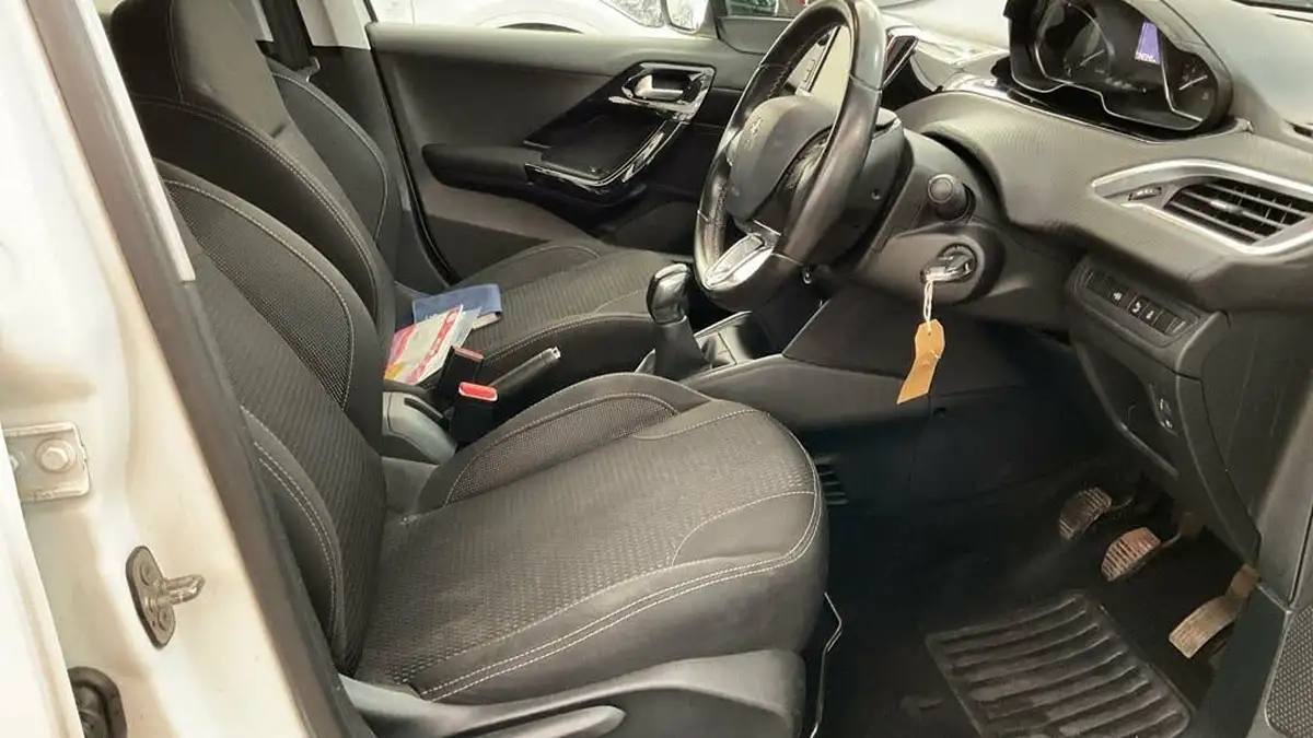 2016-peugeot-208-12-puretech-allure-82bhp-5d-big-6