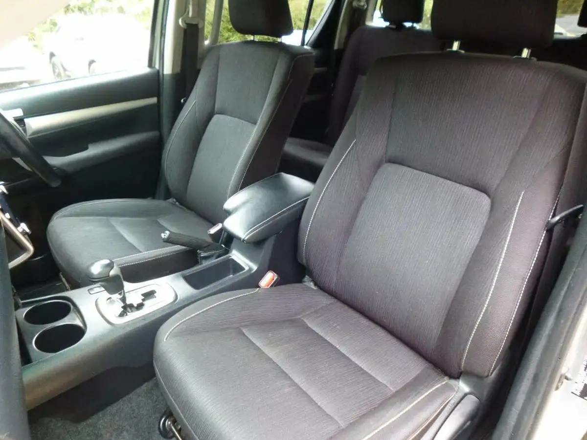 2021-toyota-hi-lux-24d-4d-icon-150hpeu6dt-e-auto-big-16