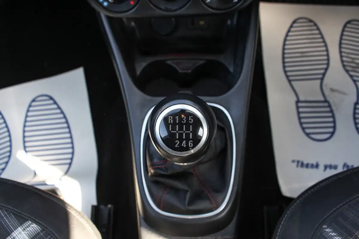 2015-vauxhall-corsa-14i-16v-turbo-sri-vx-line-3d-big-24