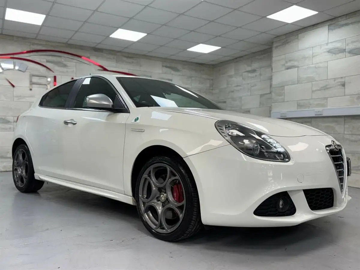 2011-alfa-romeo-giulietta-14-veloce-multiair-170bhp-big-7