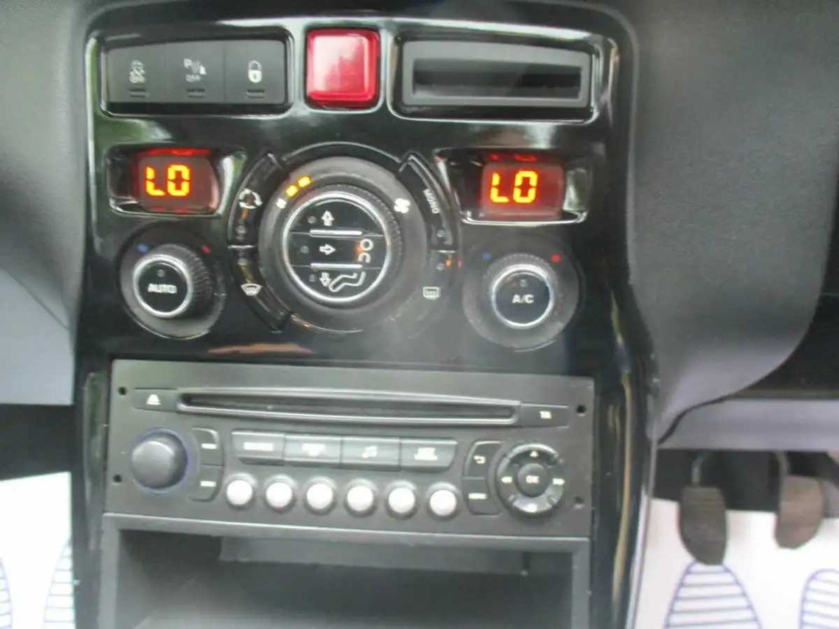 2016-citroen-c3-picasso-12-puretech-platinum-big-22