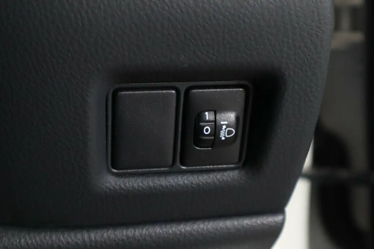 2021-toyota-c-hr-18-vvt-i-icon-big-20