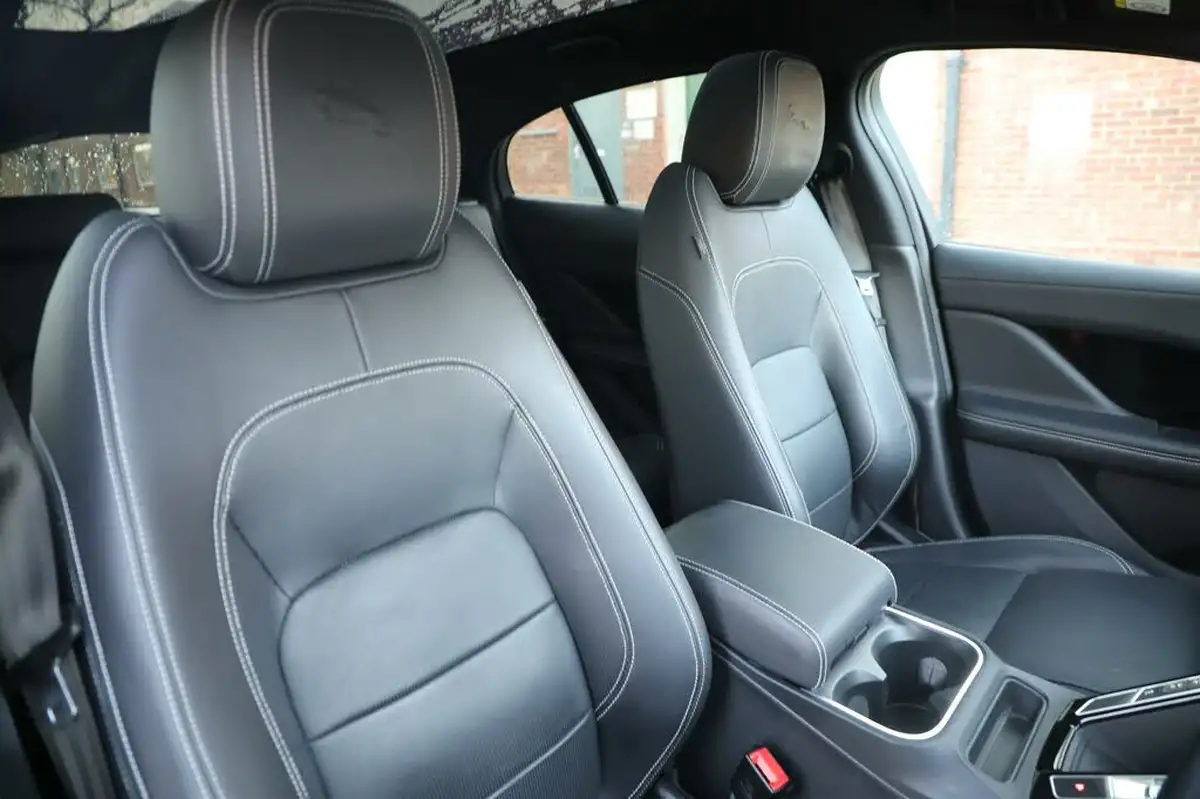 2022-jaguar-i-pace-ev400-hse-black-big-38