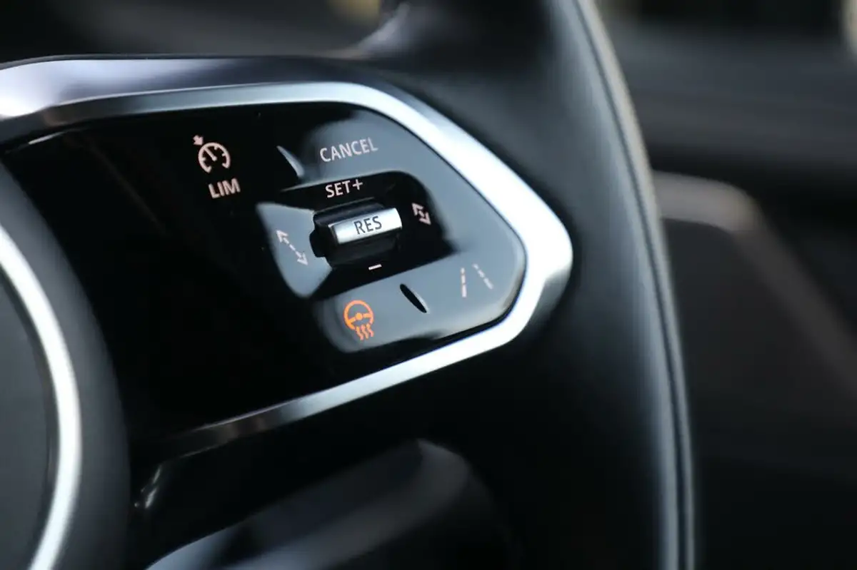 2022-jaguar-i-pace-ev400-hse-black-big-14