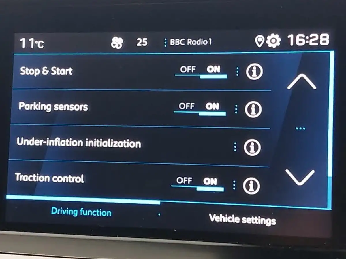 2022-peugeot-2008-suv-12-puretech-allure-premium-100bhp-big-15