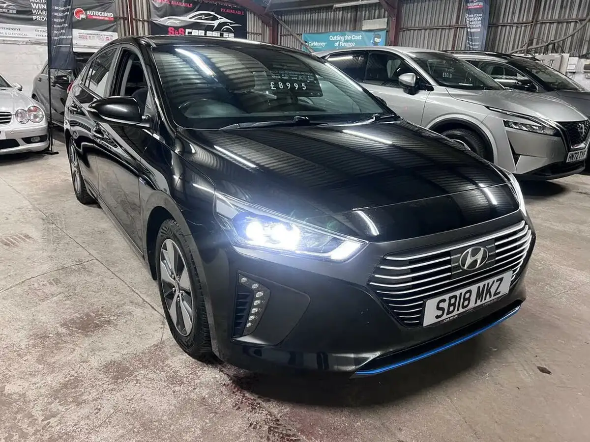 2018-hyundai-ioniq-16-gdi-premium-plug-in-hybrid-big-3