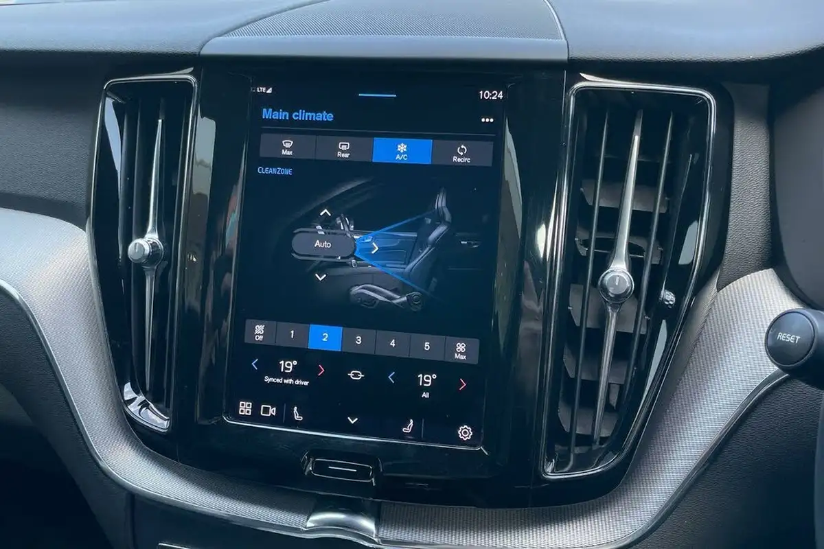 2021-volvo-xc60-20td-b4-r-design-awd-big-37