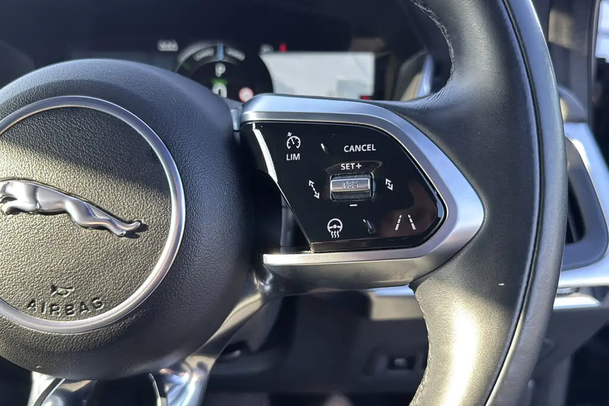 2021-jaguar-i-pace-ev400-black-big-16