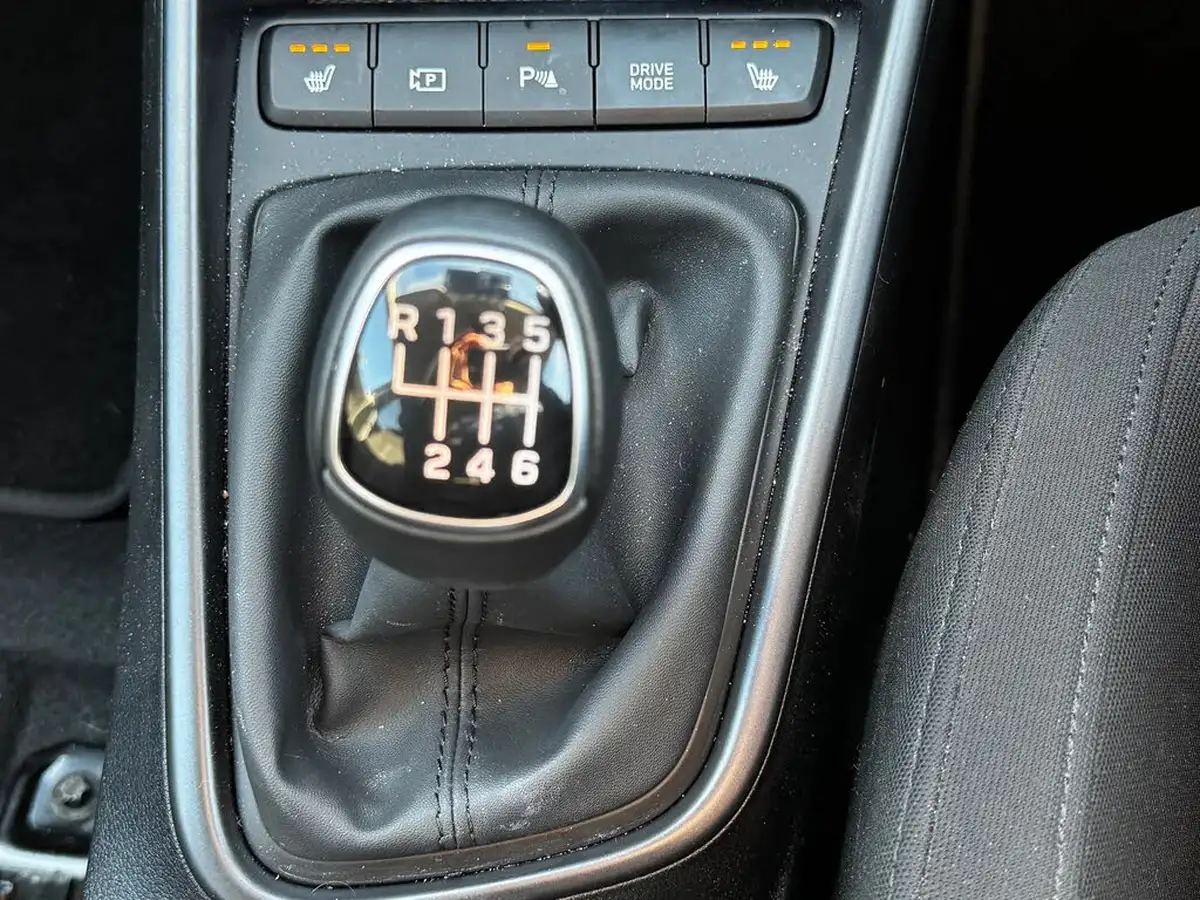 2024-hyundai-i20-10-t-gdi-premium-big-26
