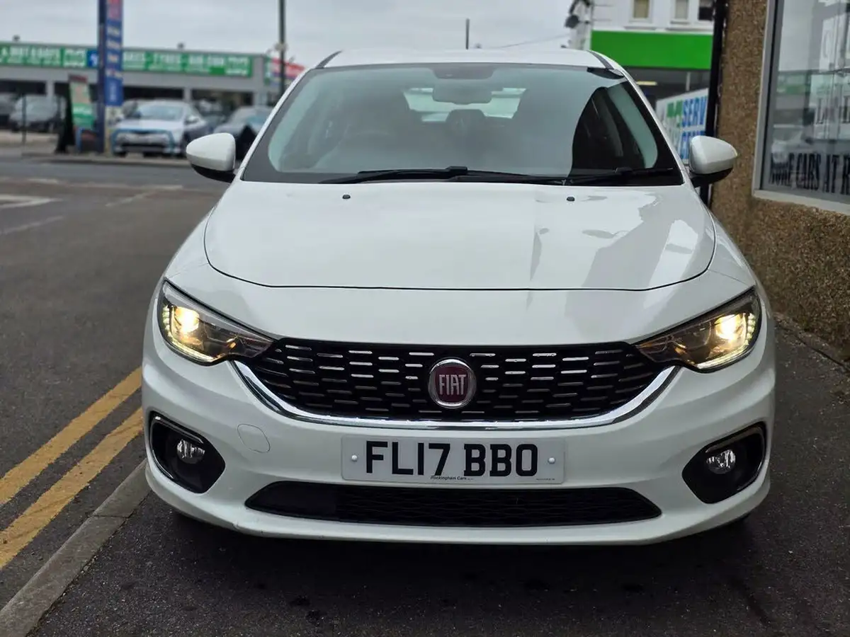 2017-fiat-tipo-14-tjet-lounge-hatchback-big-2