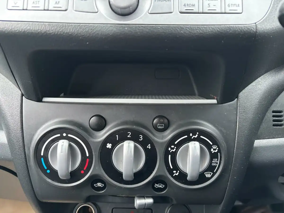 2014-suzuki-alto-10-sz-big-48