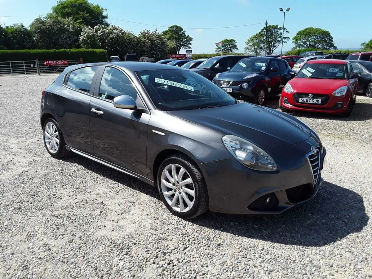 2011-alfa-romeo-giulietta-20td-veloce-170bhp-big-0