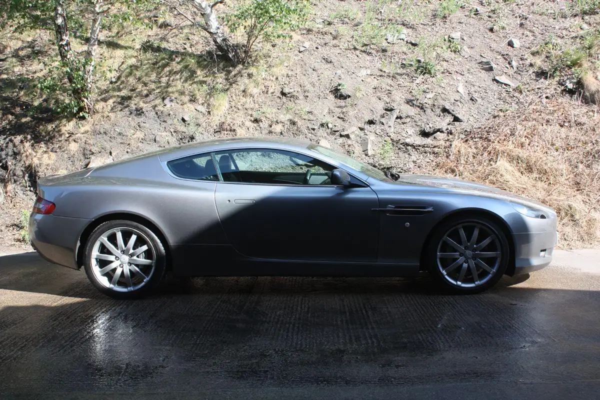 2005-aston-martin-db9-59-touchtronic-big-4