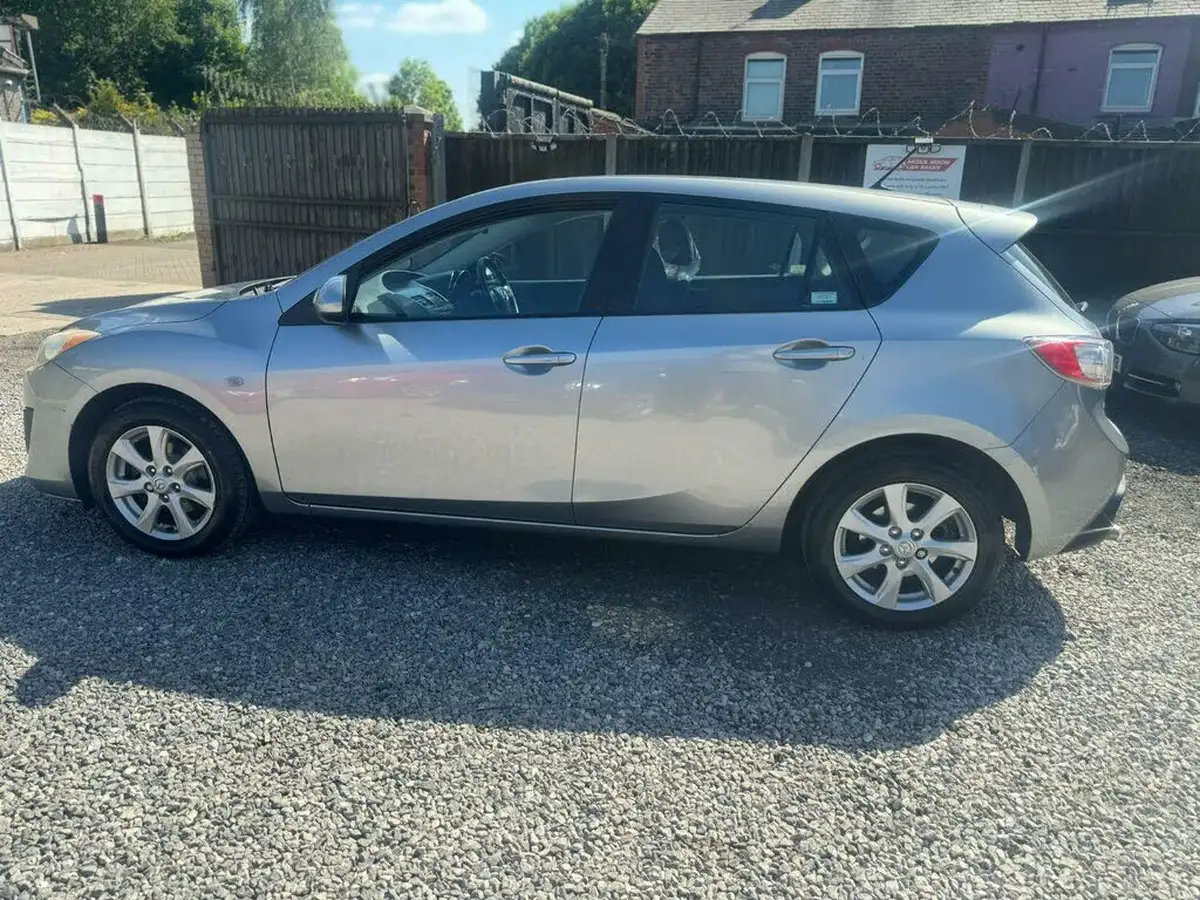2010-mazda-mazda3-16-ts2-big-4