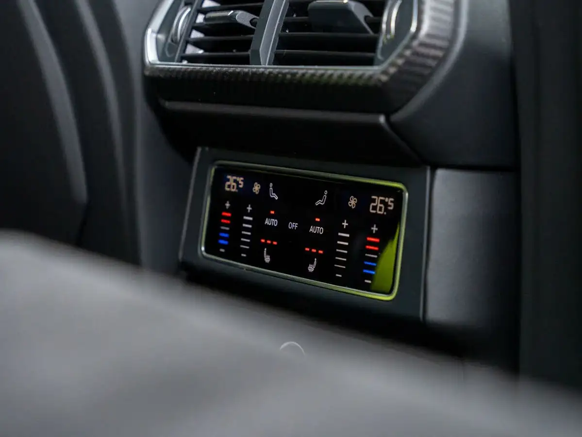 2022-lamborghini-urus-40-no-trim-big-57