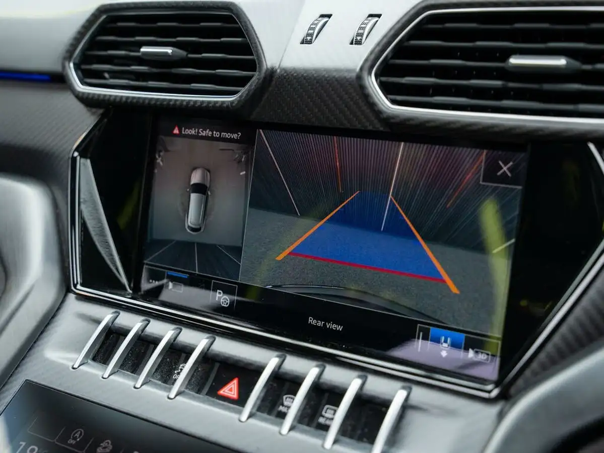 2022-lamborghini-urus-40-no-trim-big-9