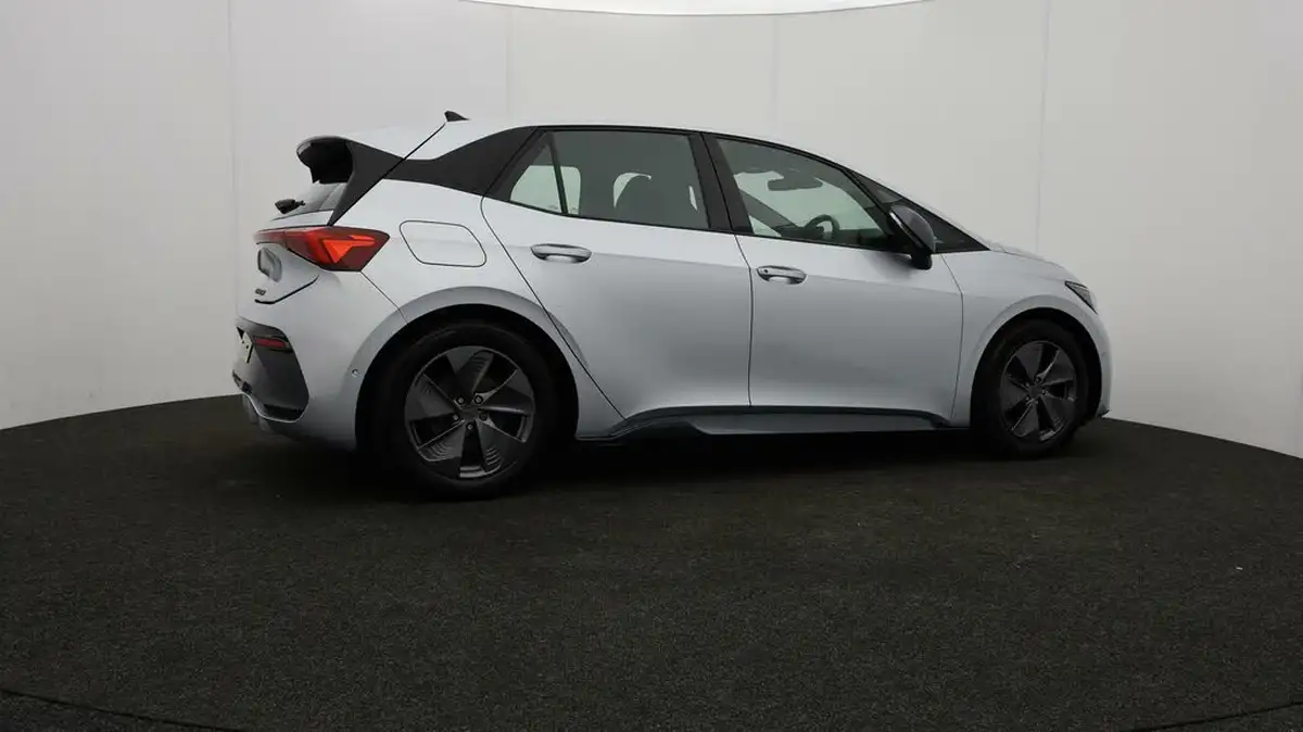 2022-cupra-born-e-v1-big-35