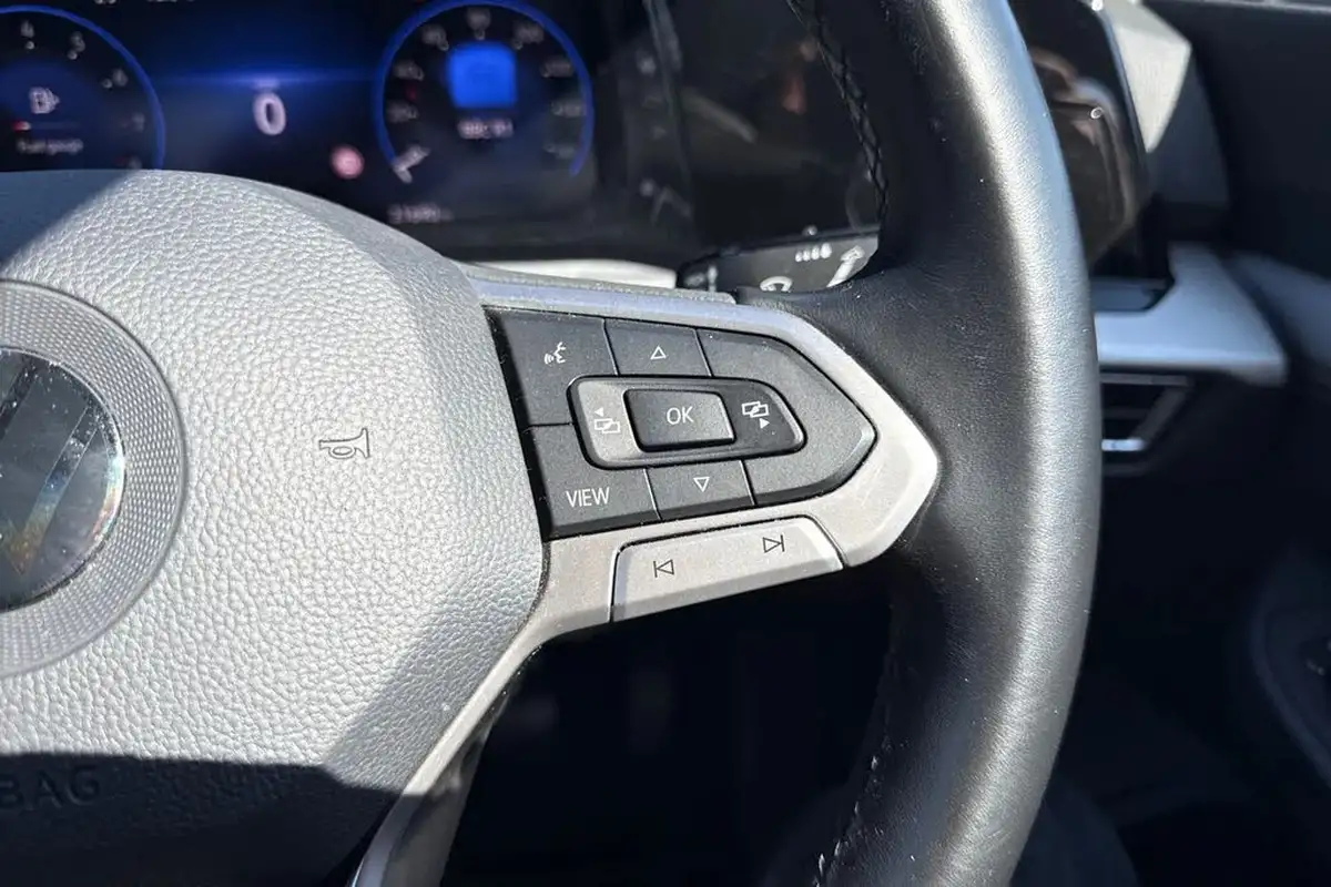 2021-volkswagen-golf-15-tsi-life-130ps-hatchback-big-42