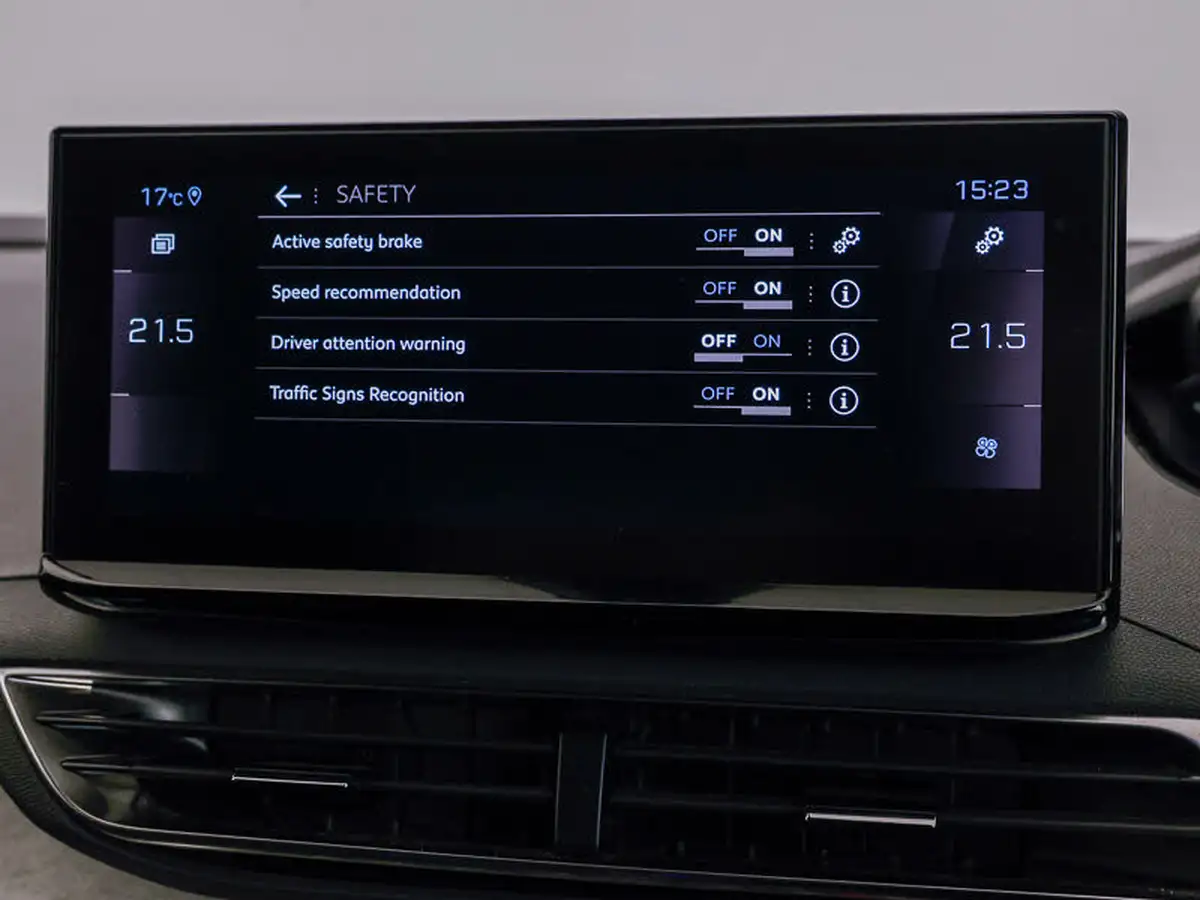 2024-peugeot-3008-suv-12-puretech-gt-136ps-hybrid-e-dsc6-big-12