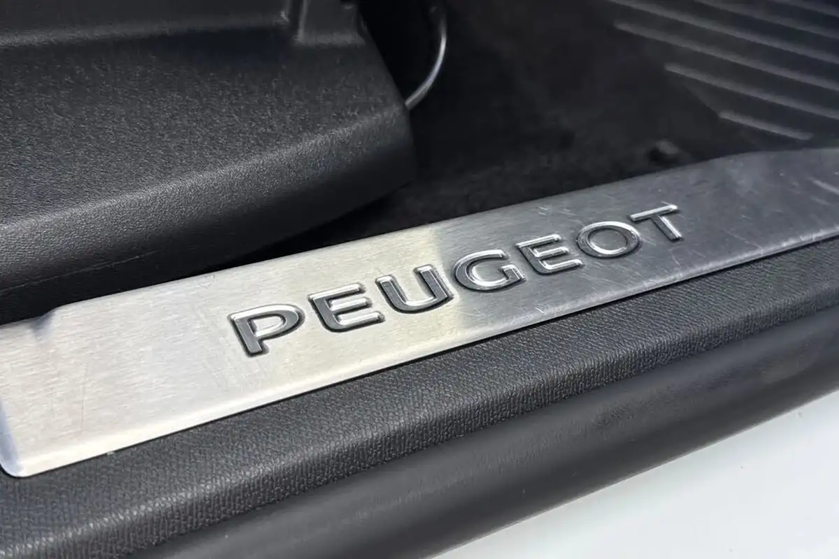 2019-peugeot-3008-suv-12-puretech-gt-line-premium-big-35