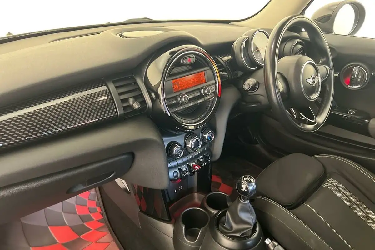 2017-mini-cooper-20-cooper-s-chili-ss-hatchback-3d-big-1