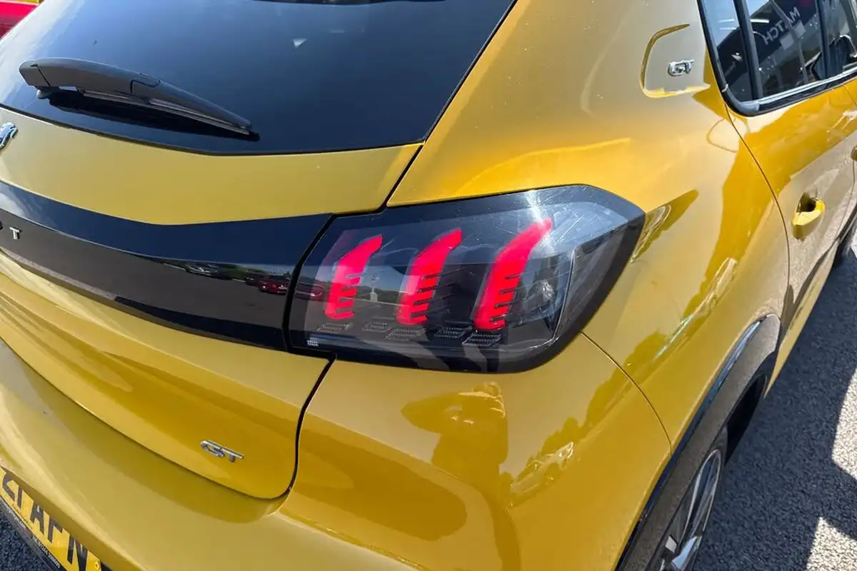 2021-peugeot-208-12-puretech-gt-100bhp-big-7