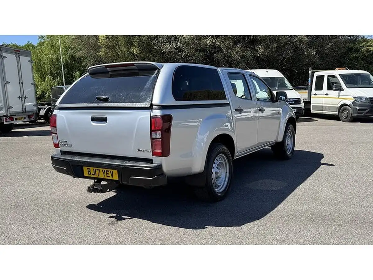 2017-isuzu-d-max-25td-4x4-double-pickup-big-6