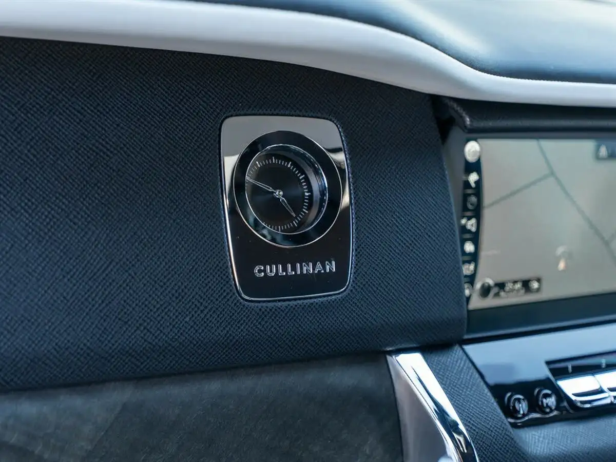 2023-rolls-royce-cullinan-675-big-16