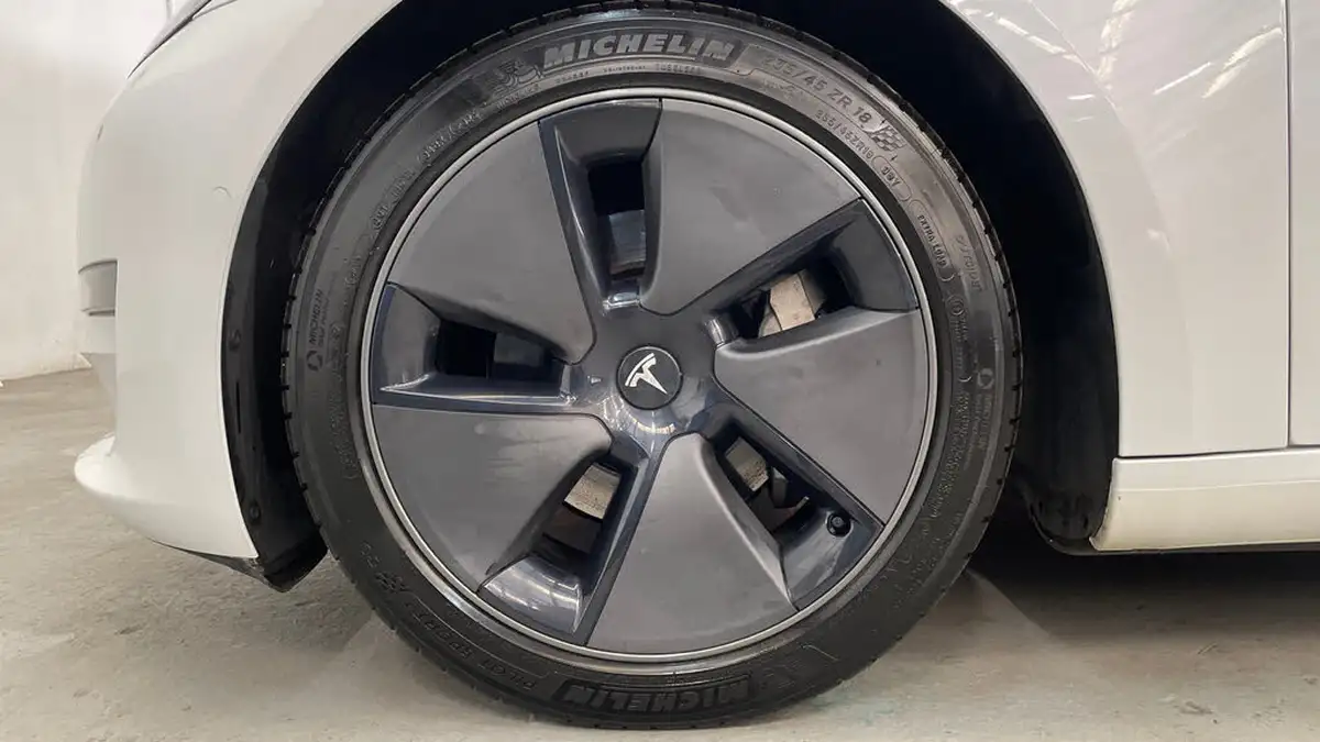 2021-tesla-model-3-e-long-range-4x4-big-16