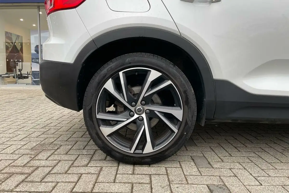 2021-volvo-xc40-20-b4-r-design-197bhp-awd-geartronic-big-12