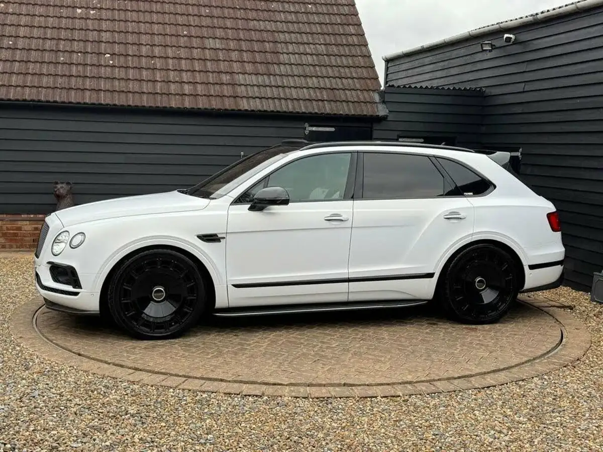 2017-bentley-bentayga-60-w12-big-35