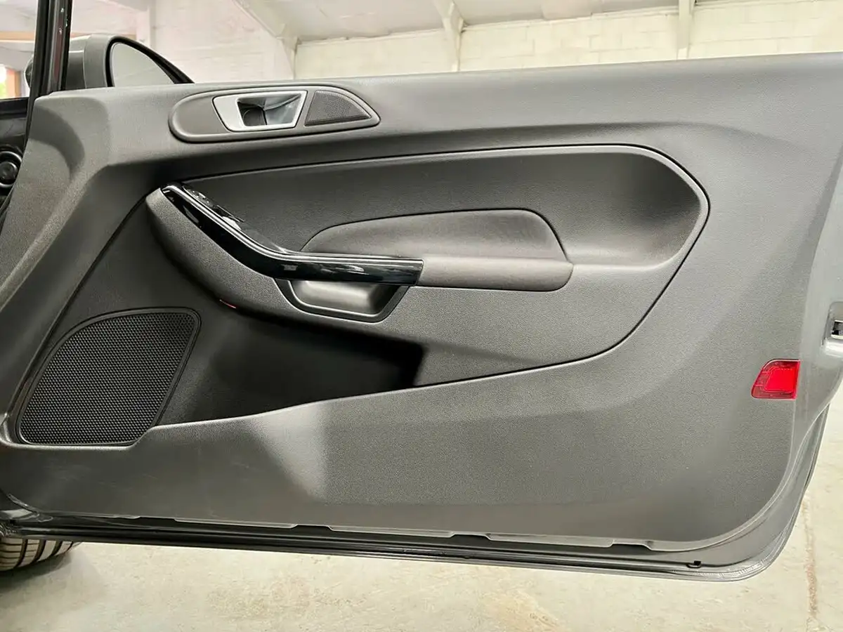 2015-ford-fiesta-125-zetec-3d-big-40