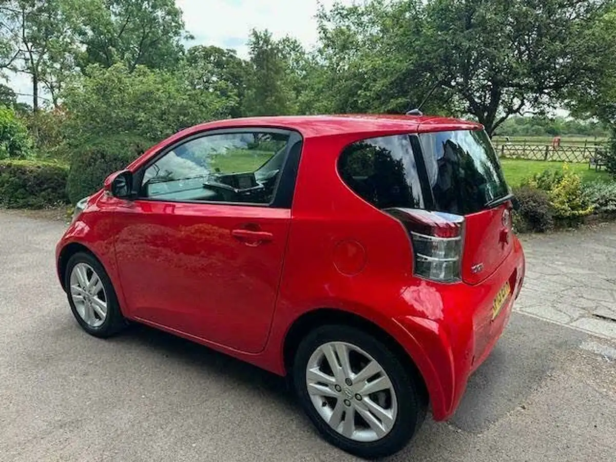 2013-toyota-iq-133-3-multidrive-big-9
