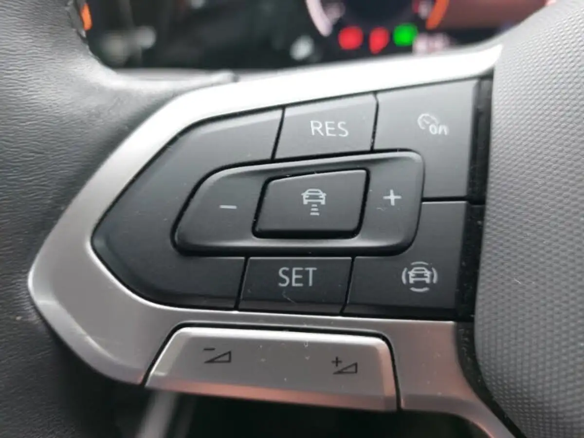 2023-volkswagen-golf-15-etsi-life-150ps-hatchback-big-18