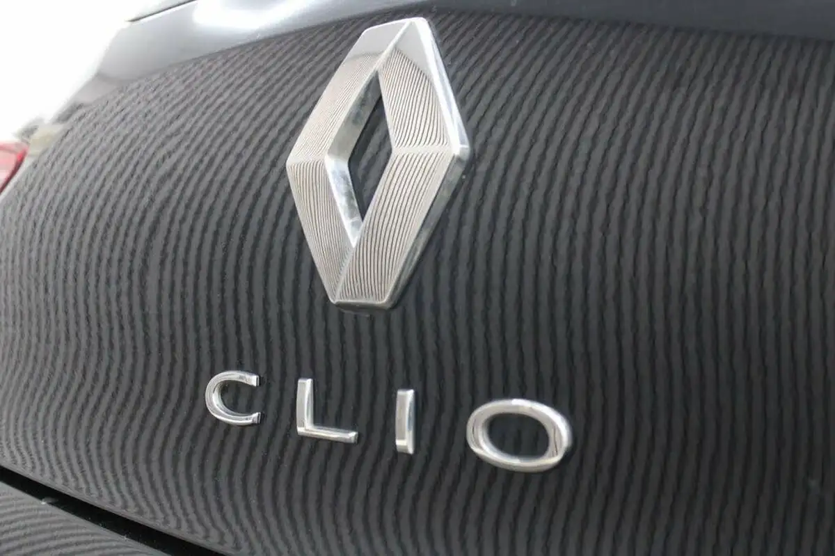 2020-renault-clio-10-sce-iconic-75bhp-big-12