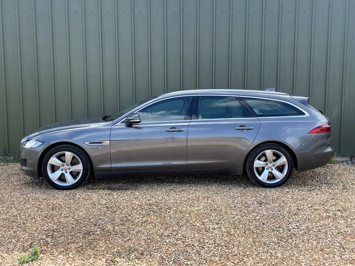 2018-jaguar-xf-30td-portfolio-sportbrake-5d-big-4