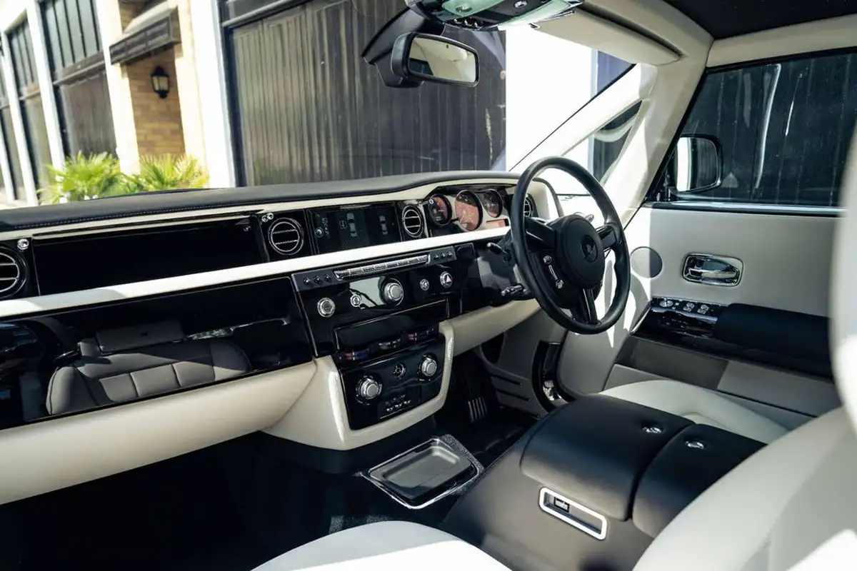 2016-rolls-royce-phantom-big-15