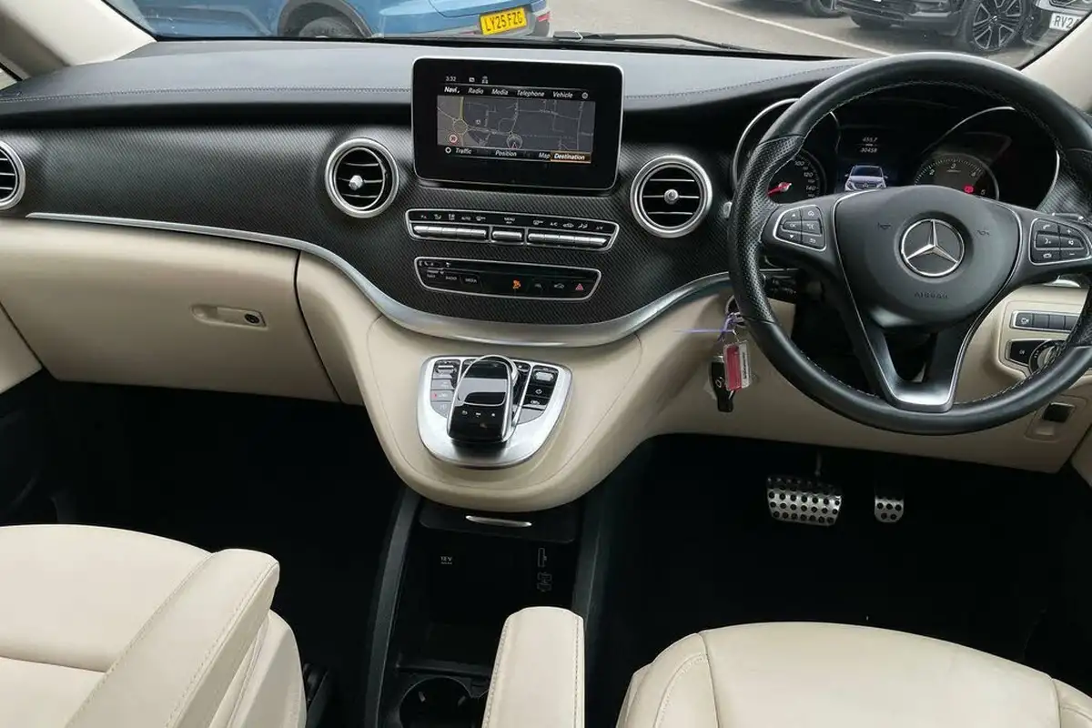 2018-mercedes-benz-v-class-21d-v250d-extra-long-amg-line-big-38
