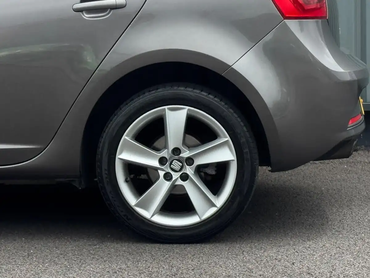 2015-seat-ibiza-14tsi-fr-hatchback-5d-big-11