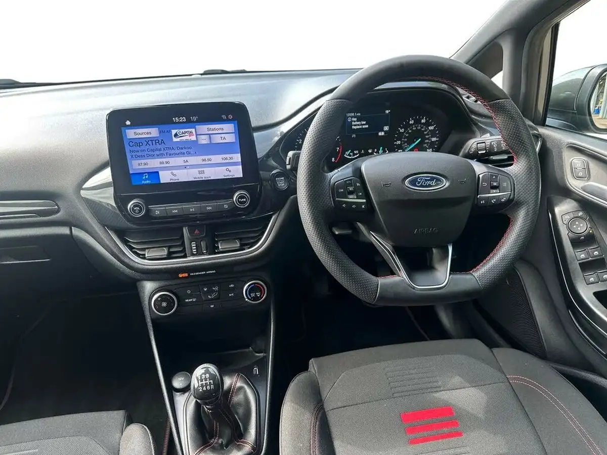 2023-ford-fiesta-big-15