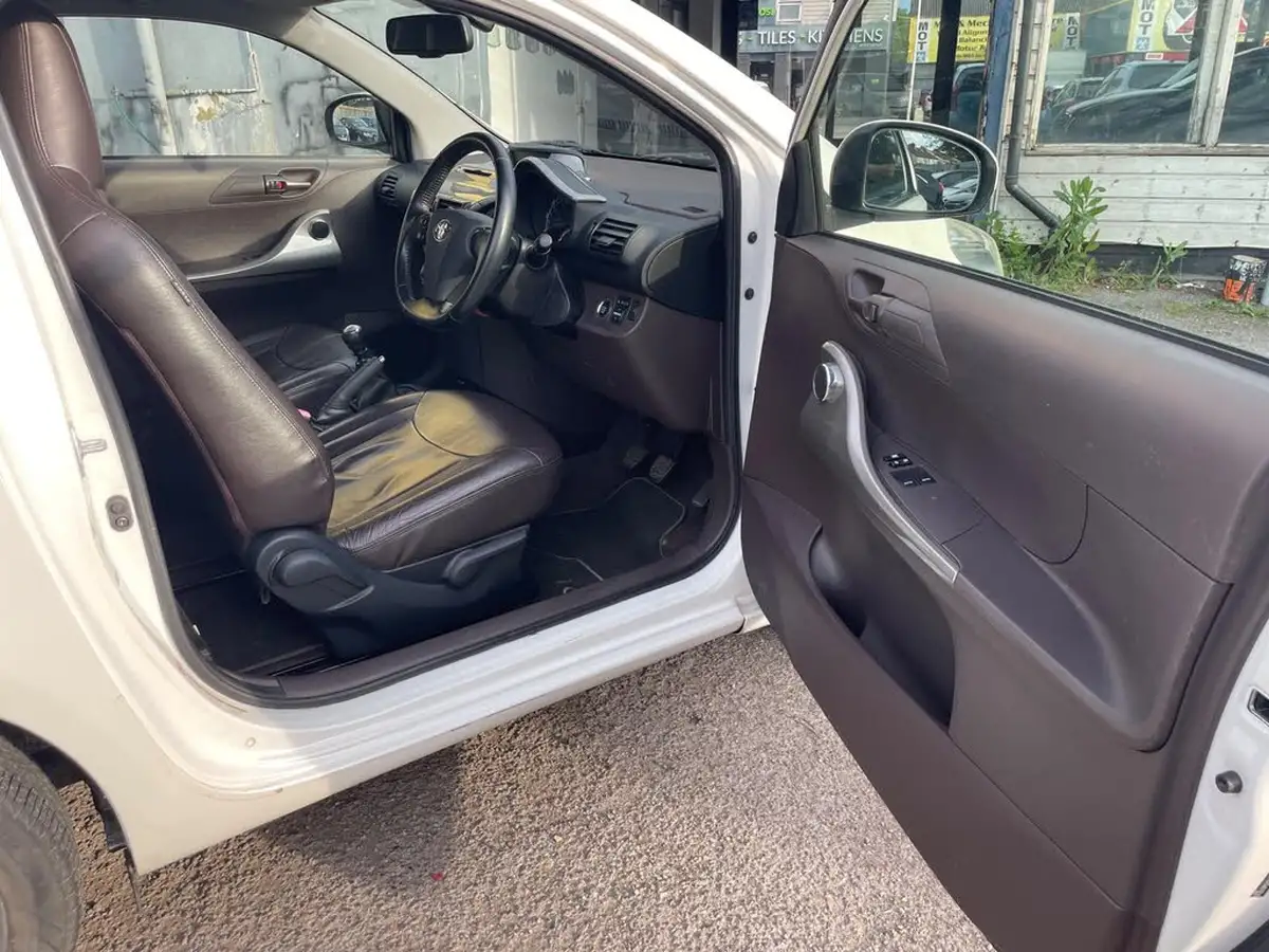 2009-toyota-iq-10-2-big-28