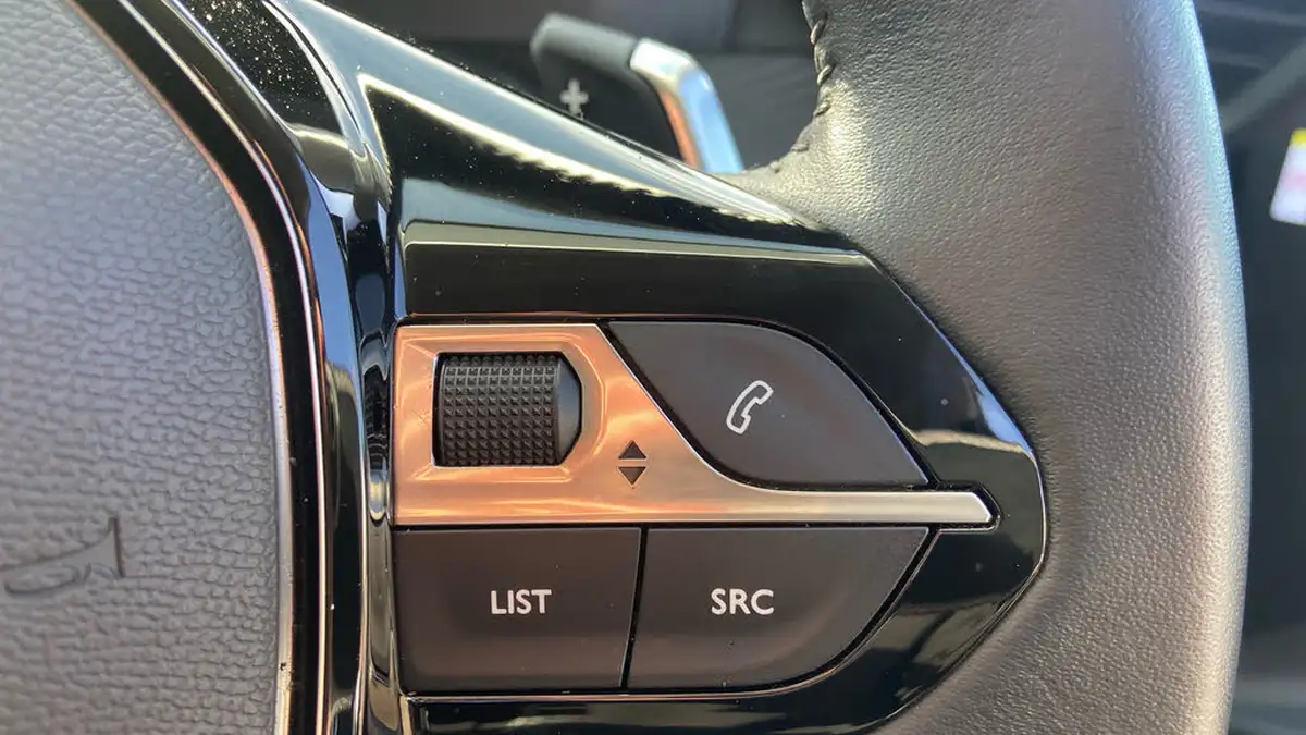 2023-peugeot-208-12-puretech-allure-premium-130ps-eat8-big-24