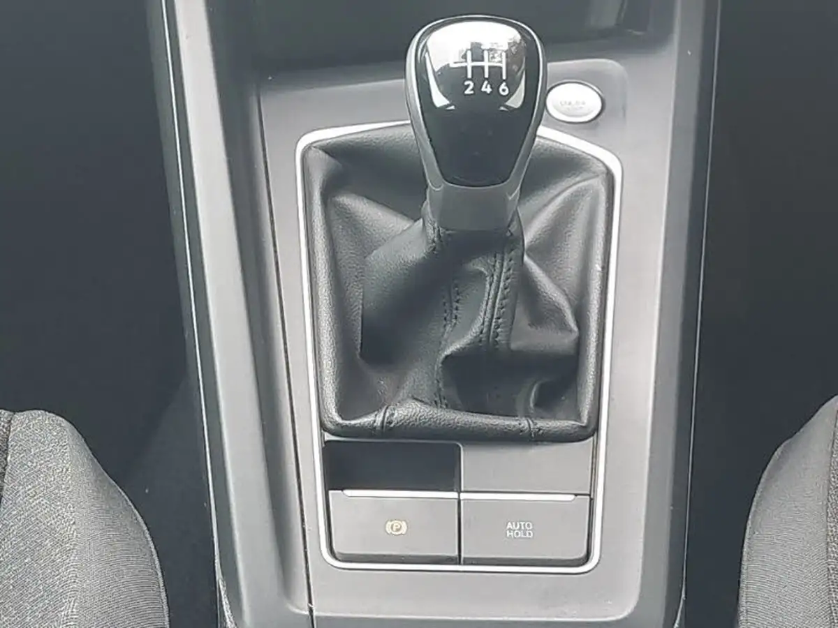 2021-volkswagen-golf-10-tsi-life-hatchback-big-10