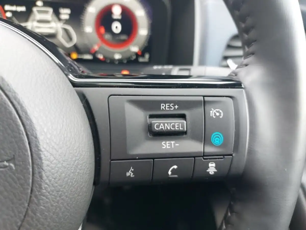 2021-nissan-qashqai-13-dig-t-tekna-big-15