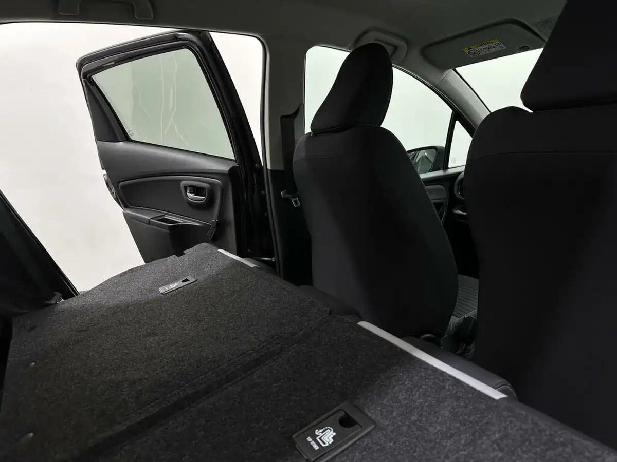 2017-toyota-yaris-15-vvt-i-design-panoramic-roof-1497cc-big-41