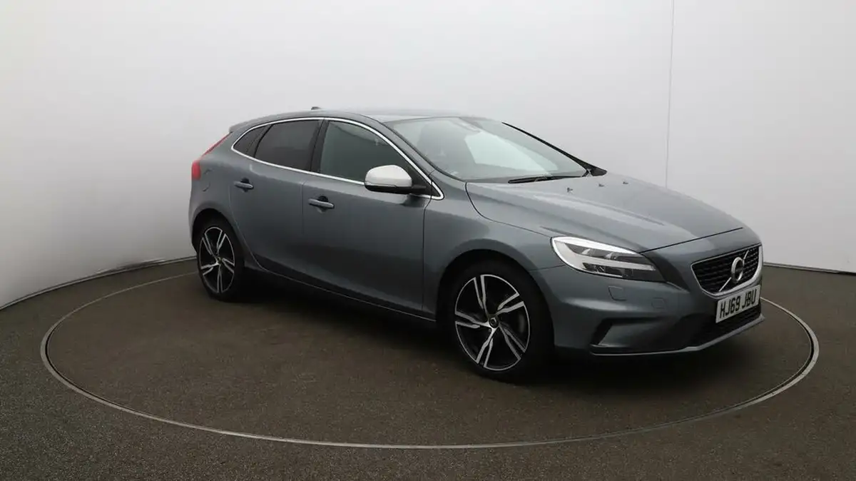 2019-volvo-v40-20-t2-r-design-edition-big-27