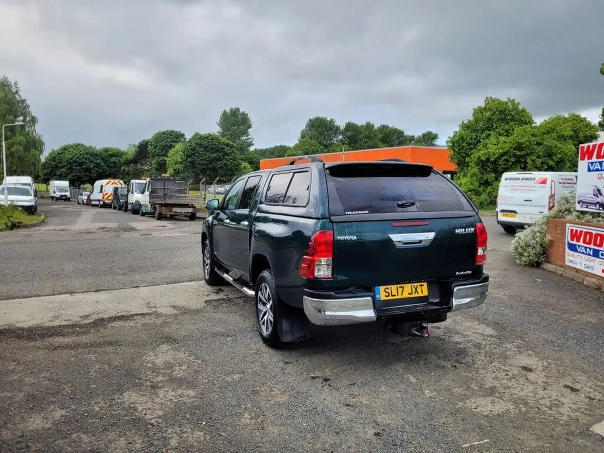 2017-toyota-hi-lux-24d-invincible-big-7