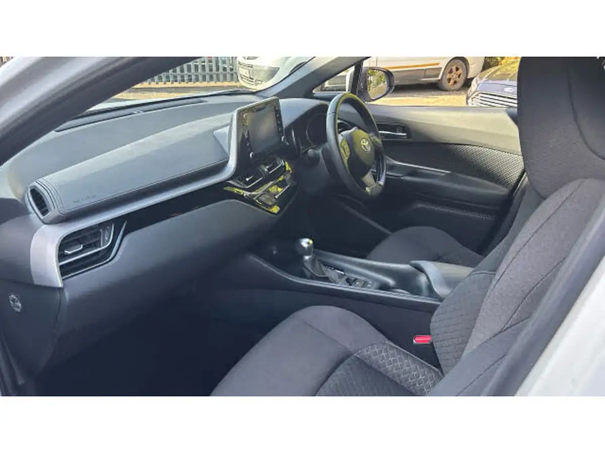 2022-toyota-c-hr-18-vvt-i-icon-big-9